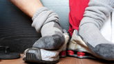 Die Wahrheit, warum die (Sport)Schuhe Ihrer Kinder so erbärmlich stinken
